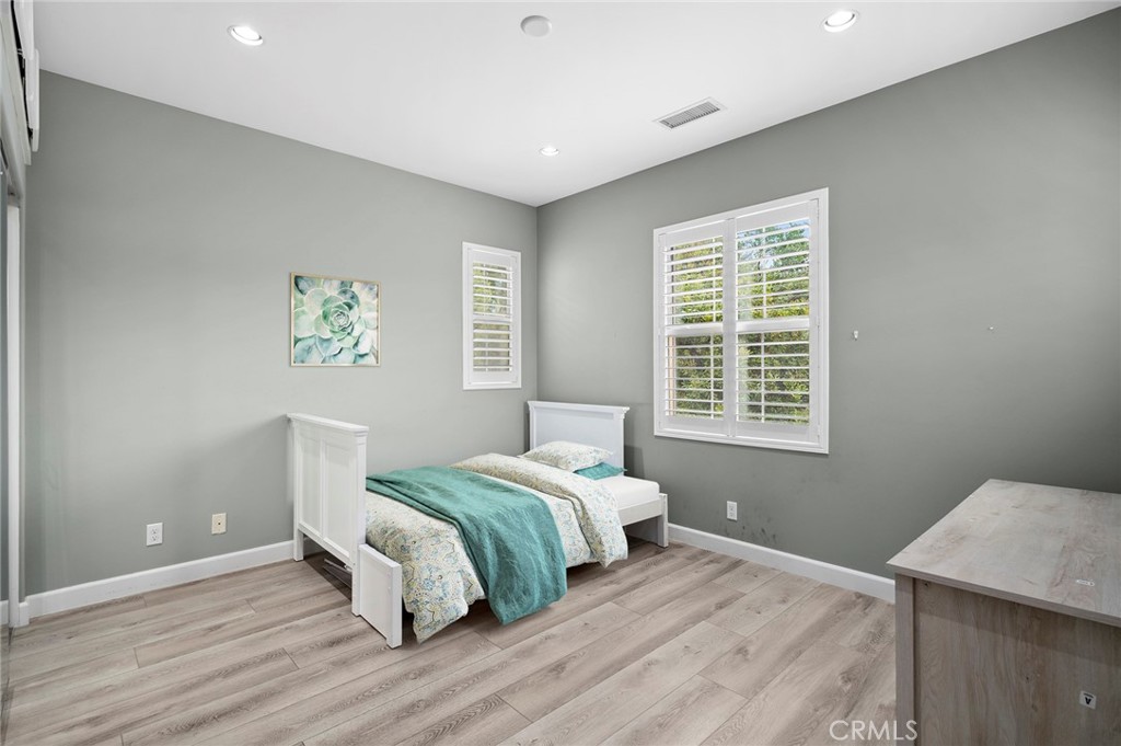 MLS #OC25120194 image #19