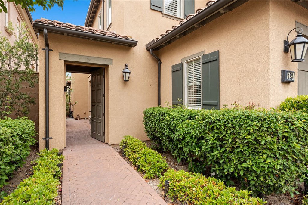 MLS #OC25120194 image #2