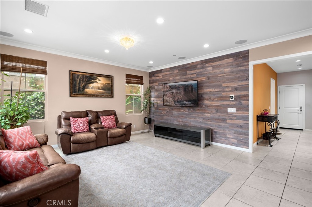 MLS #OC25120194 image #3