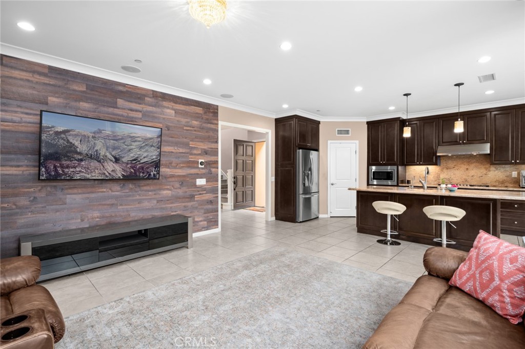 MLS #OC25120194 image #4