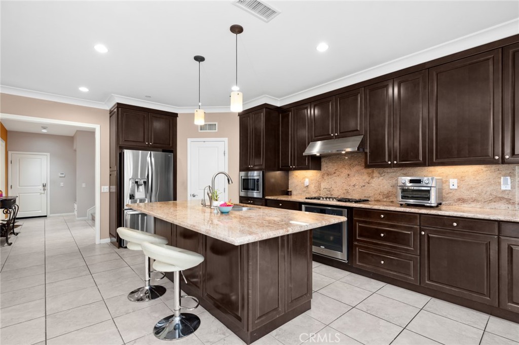 MLS #OC25120194 image #9