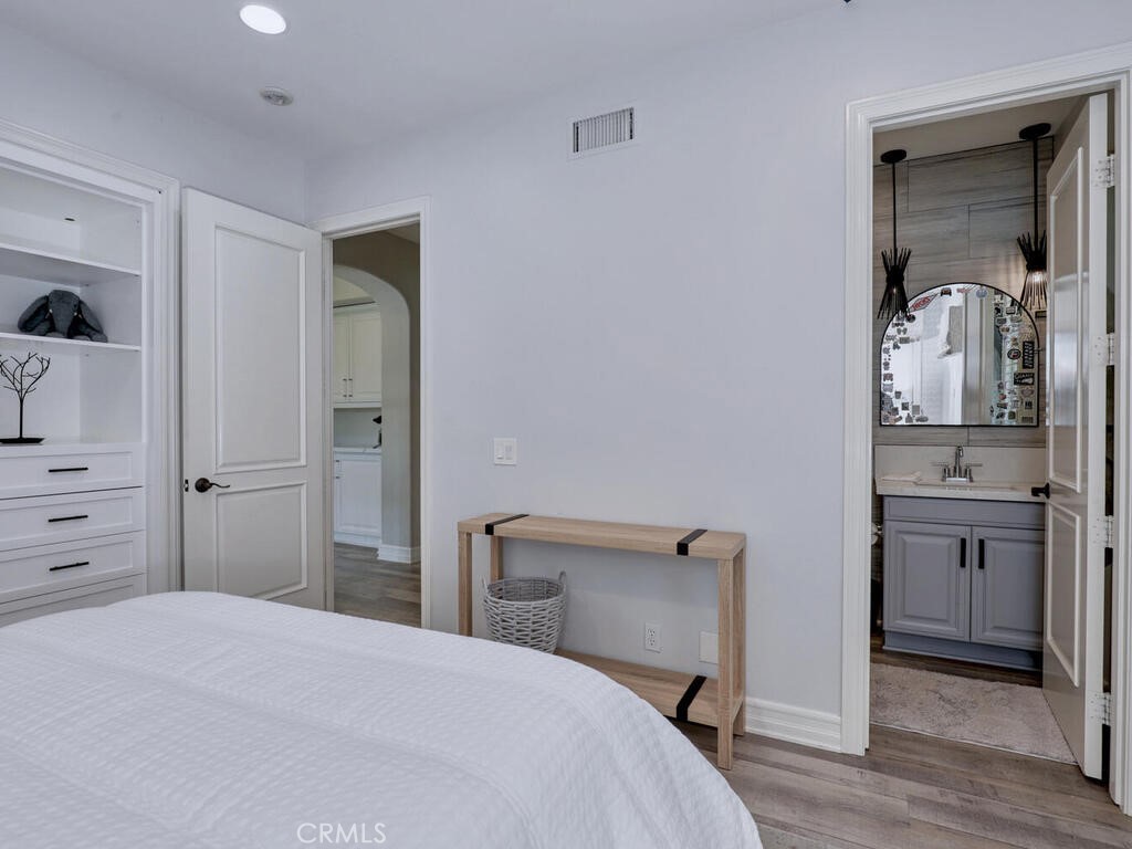 MLS #OC25121808 image #37