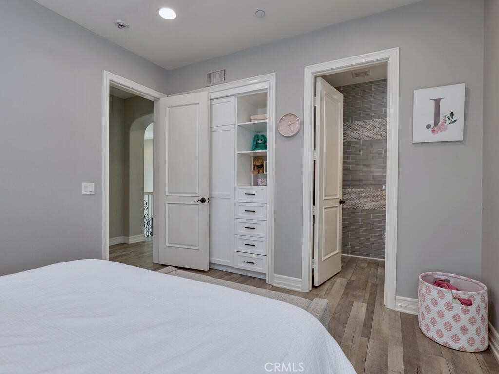 MLS #OC25121808 image #40