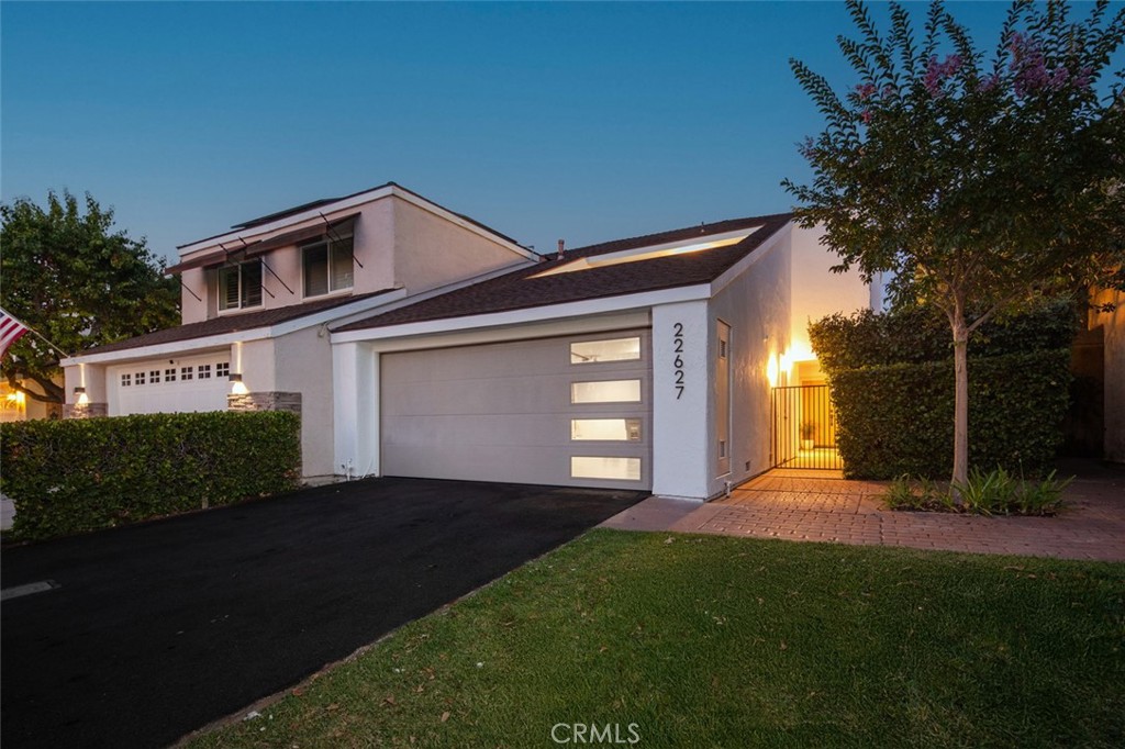 MLS #OC25121855 image #2