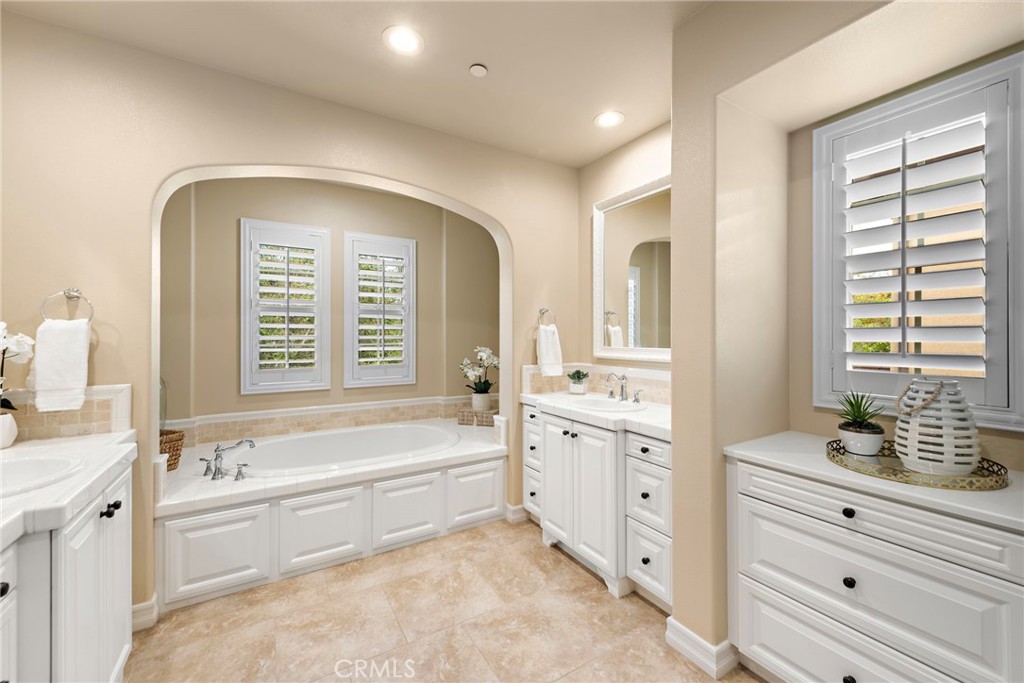 MLS #OC25123792 image #28