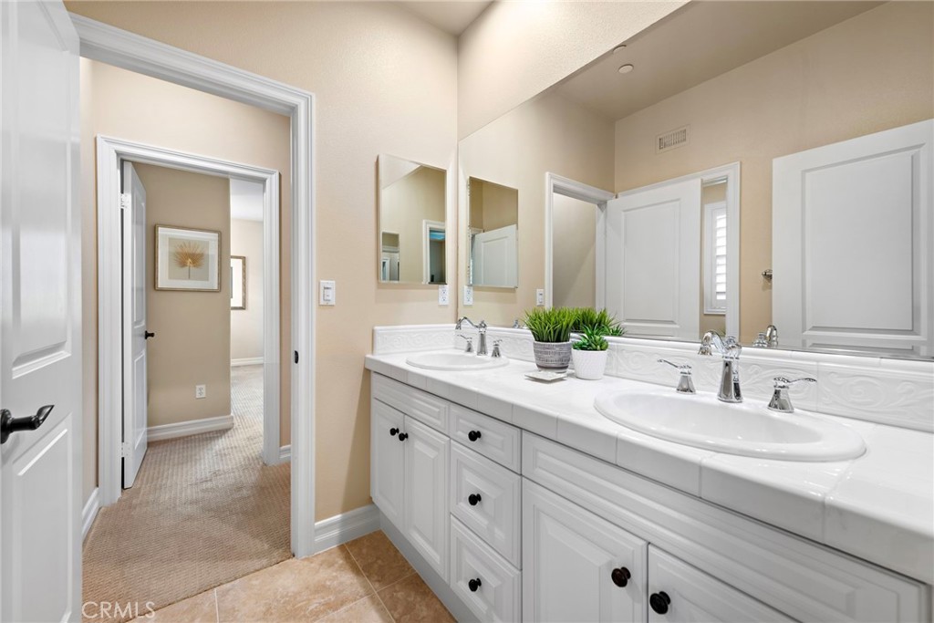 MLS #OC25123792 image #33