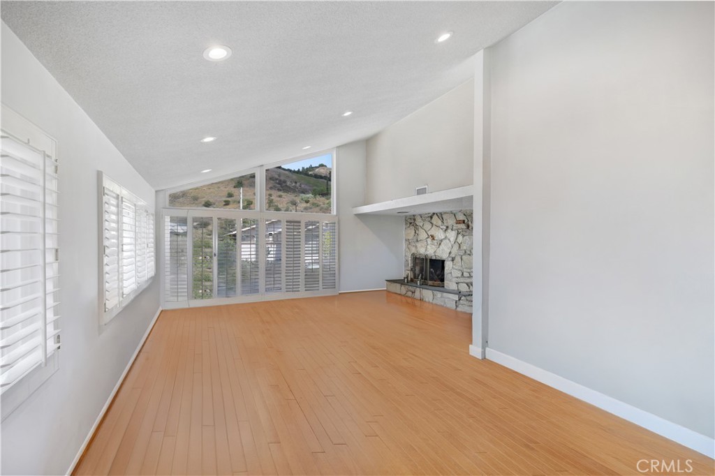 MLS #OC25124349 image #4