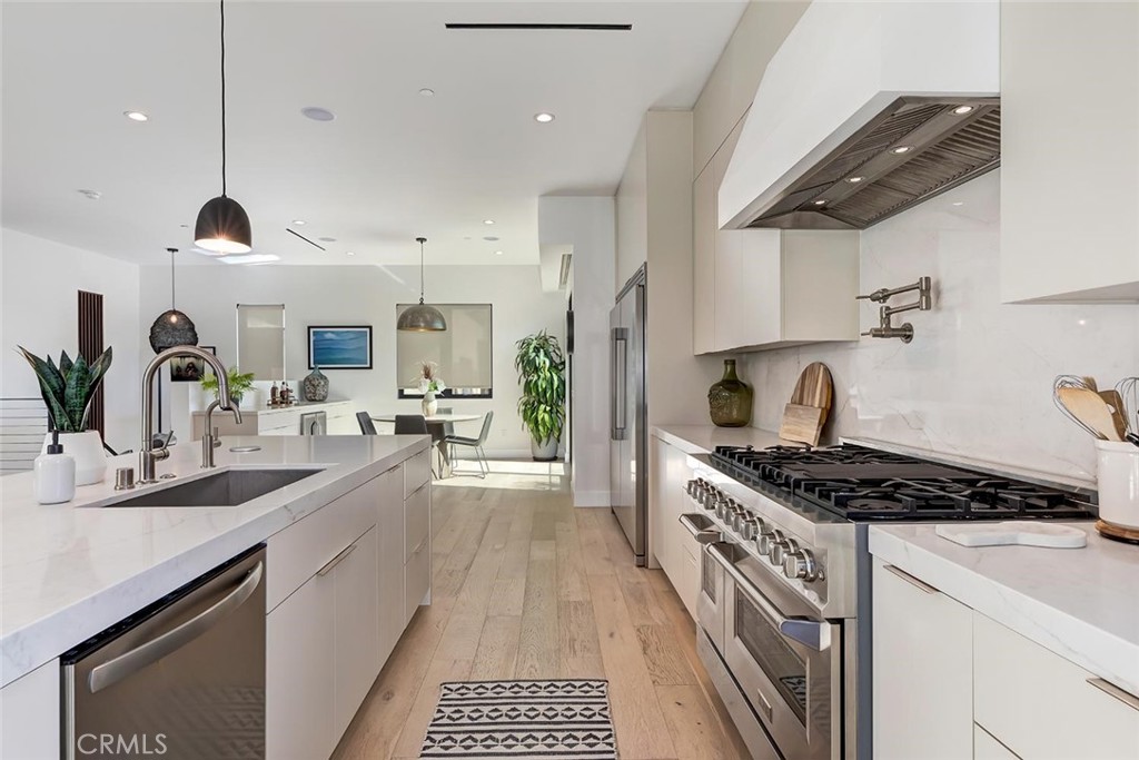 MLS #OC25124353 image #1