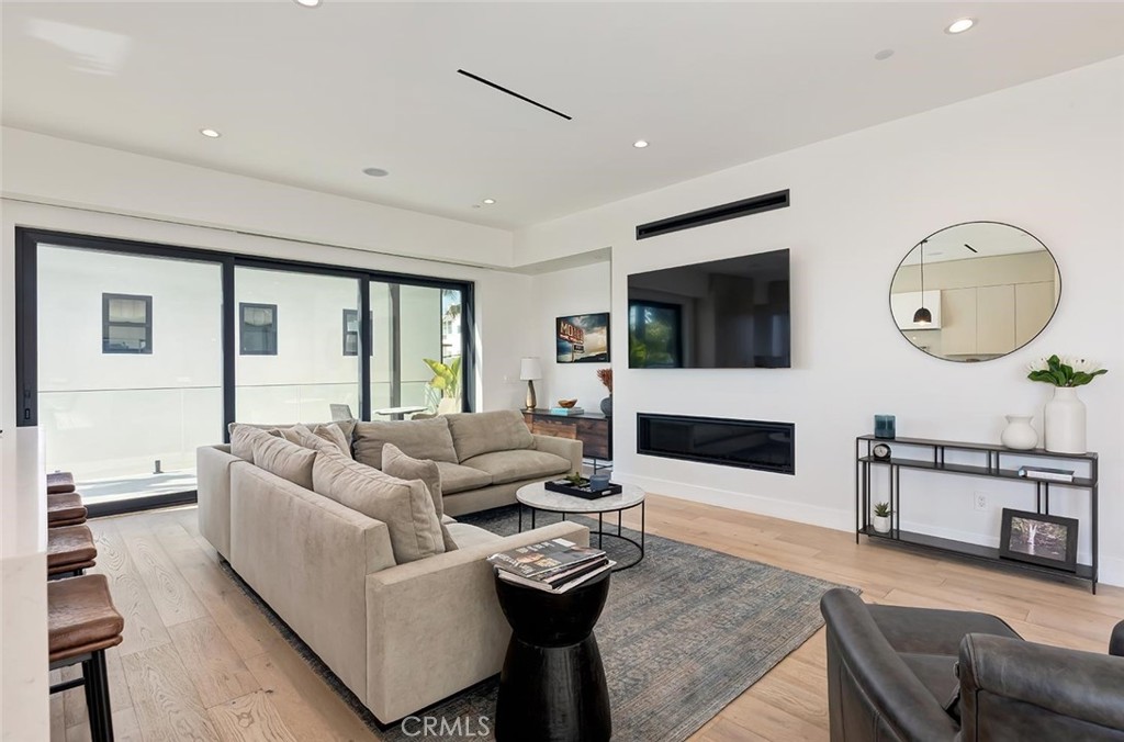 MLS #OC25124353 image #2