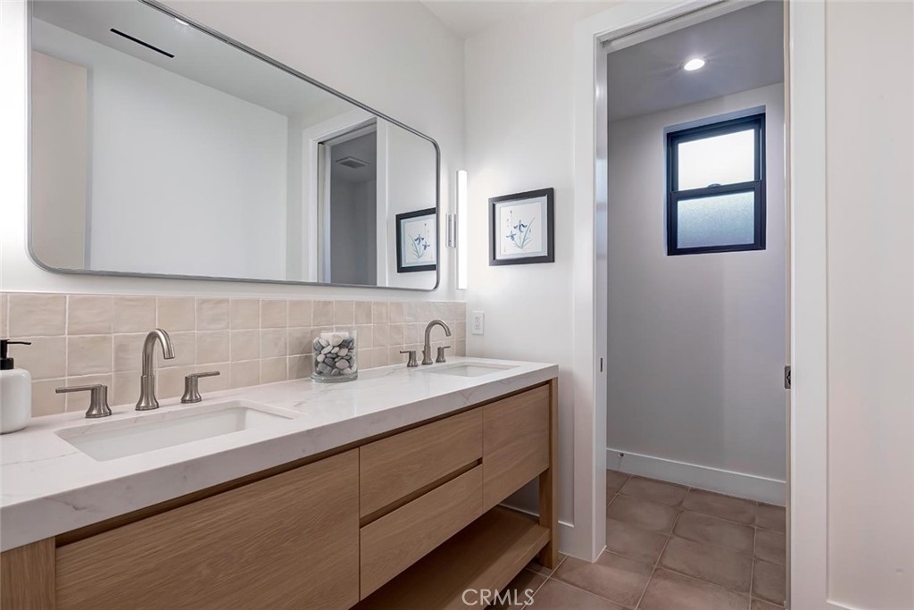 MLS #OC25124353 image #25