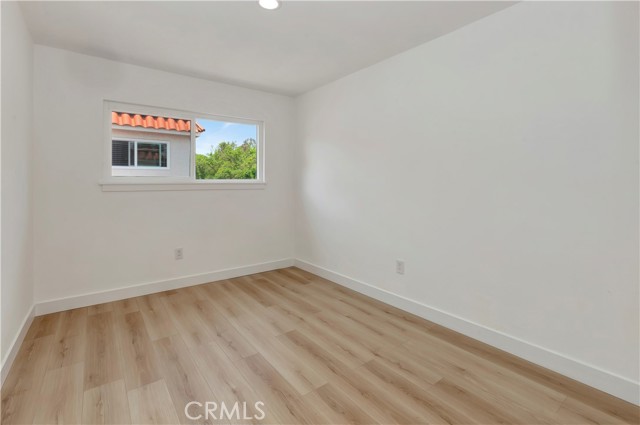 MLS #OC25124887 image #9