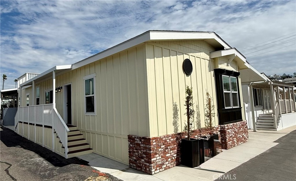 MLS #OC25124901 image #1