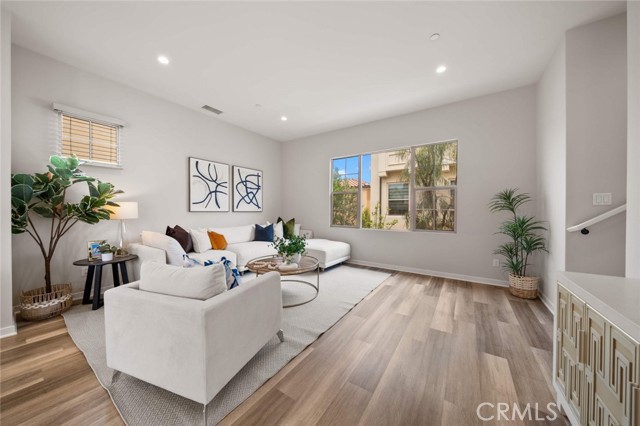 MLS #OC25126383 image #4