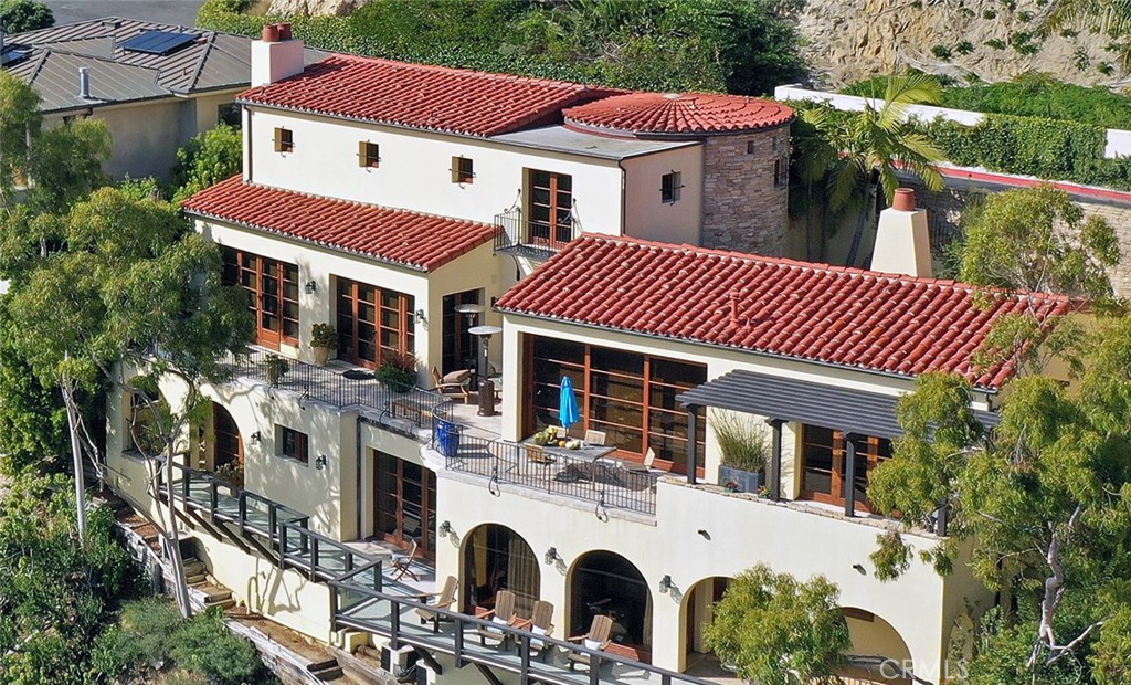 MLS #OC25128131 image #1