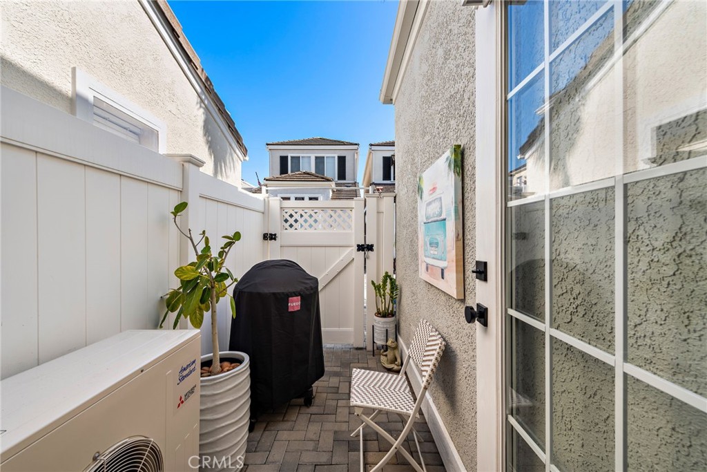 MLS #OC25128681 image #16