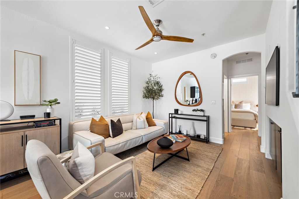 MLS #OC25128681 image #5