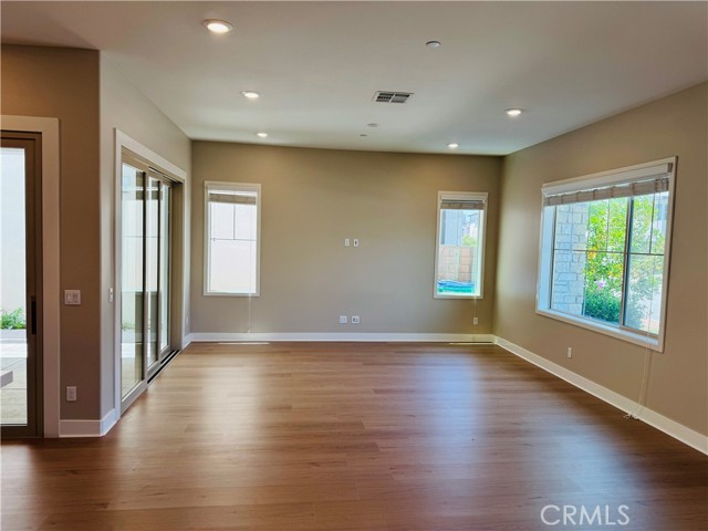 MLS #OC25130590 image #1