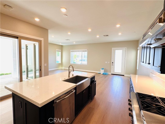 MLS #OC25130590 image #2