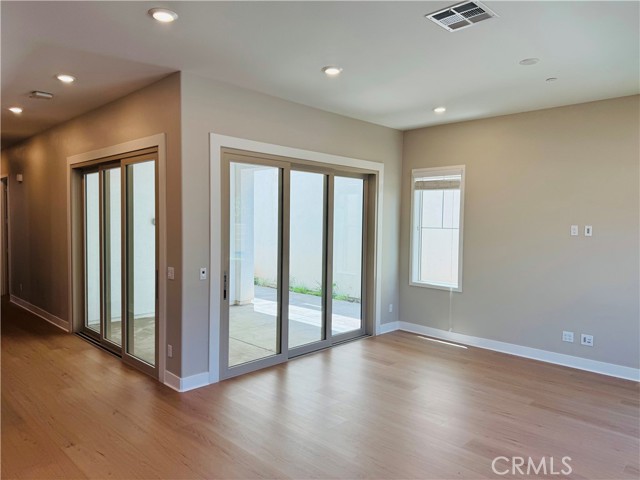 MLS #OC25130590 image #6