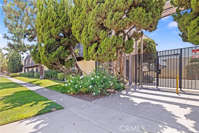 MLS #OC25133468 image #0