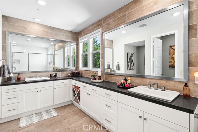 MLS #OC25133981 image #12