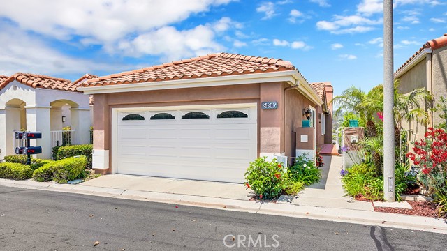 MLS #OC25134307 image #1