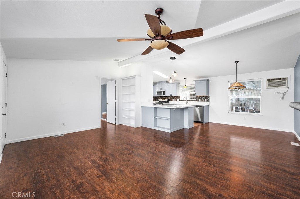 MLS #OC25134390 image #1