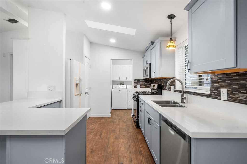 MLS #OC25134390 image #2