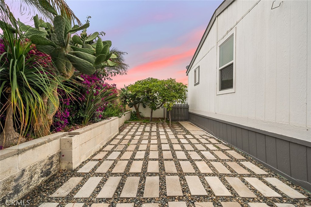 MLS #OC25134390 image #32