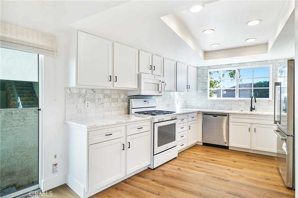 MLS #OC25136340 image #3