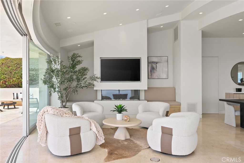 MLS #OC25136591 image #13