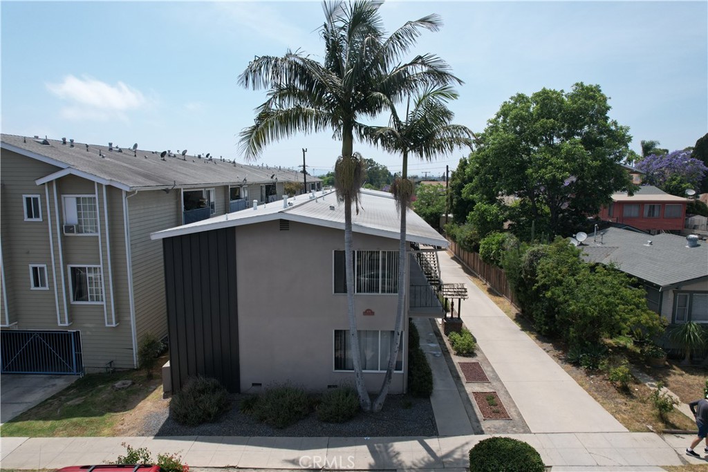 MLS #OC25136674 image #1