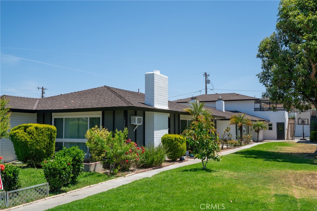 MLS #OC25136748 image #1