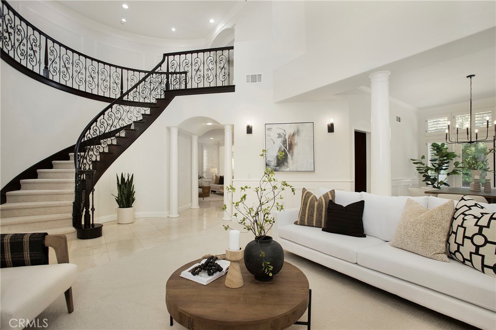 MLS #OC25137021 image #2