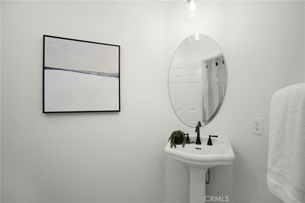 MLS #OC25137021 image #34