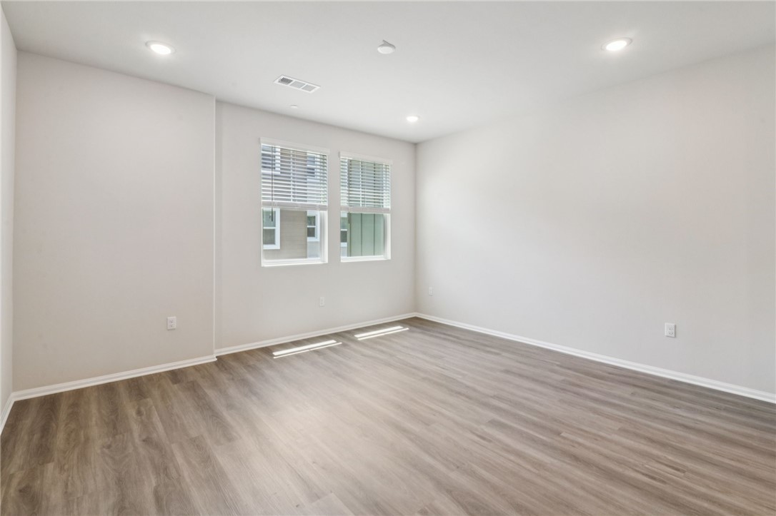 MLS #OC25137559 image #2