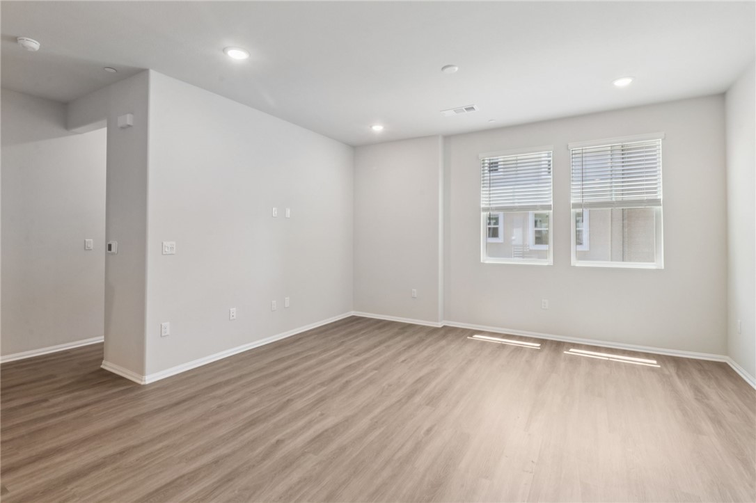 MLS #OC25137559 image #3