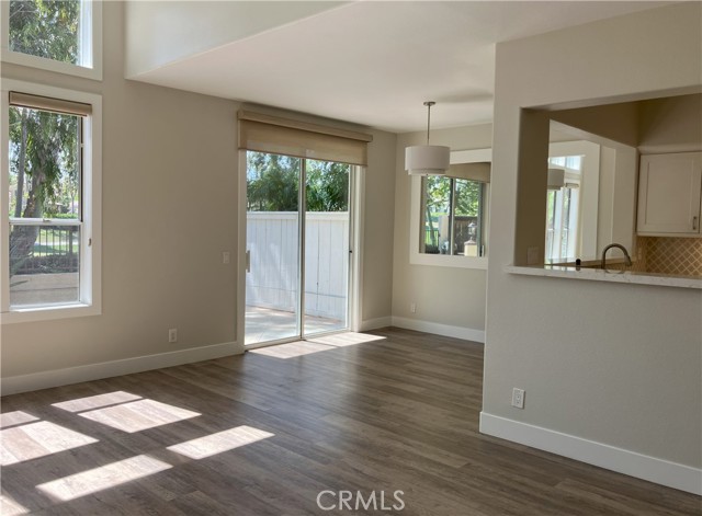 MLS #OC25138128 image #1