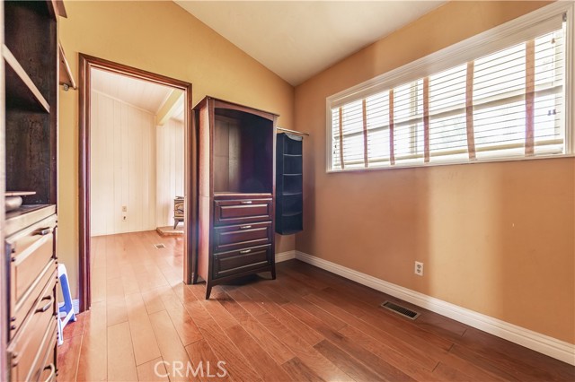 MLS #OC25138486 image #33