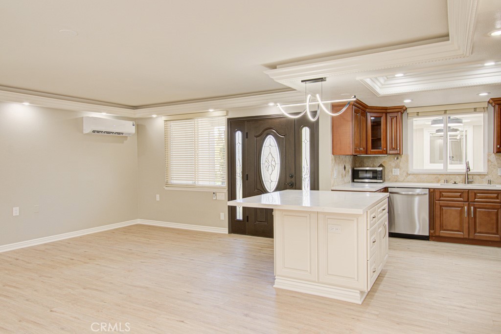 MLS #OC25139817 image #5