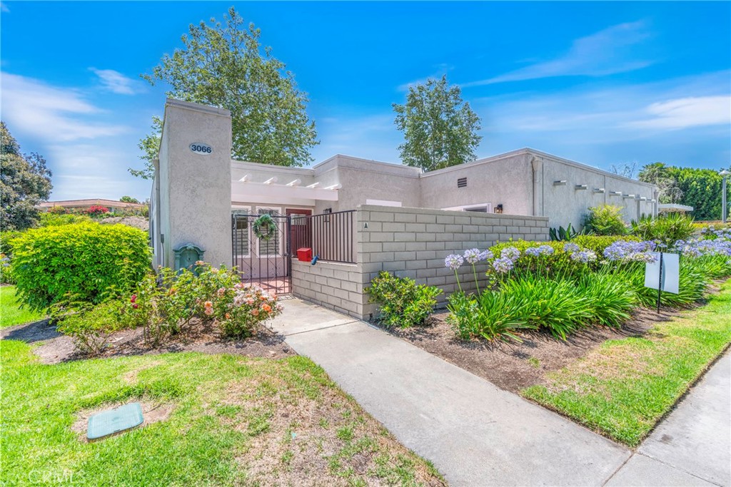 MLS #OC25140044 image #1