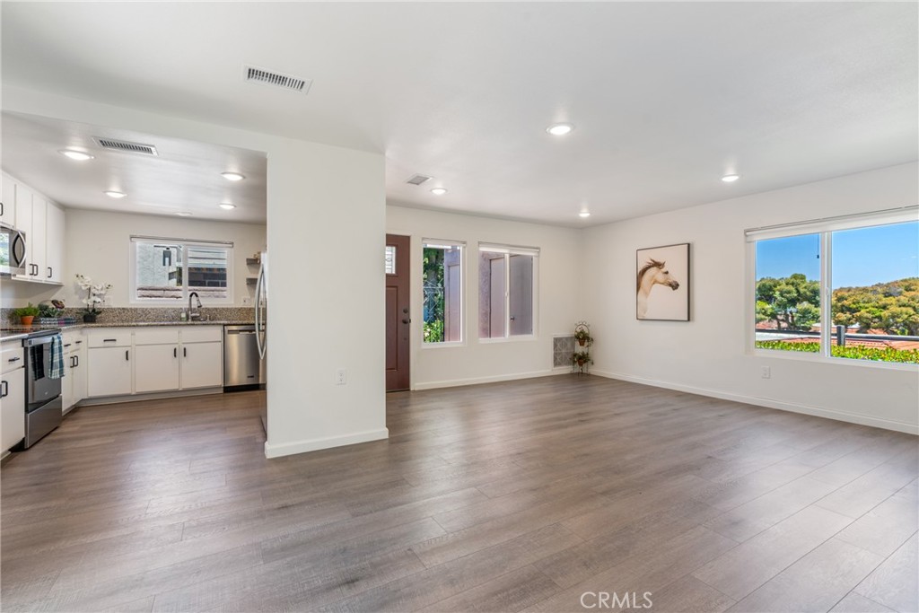 MLS #OC25140044 image #5