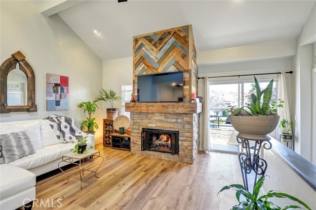 MLS #OC25140509 image #1