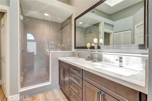 MLS #OC25140509 image #3