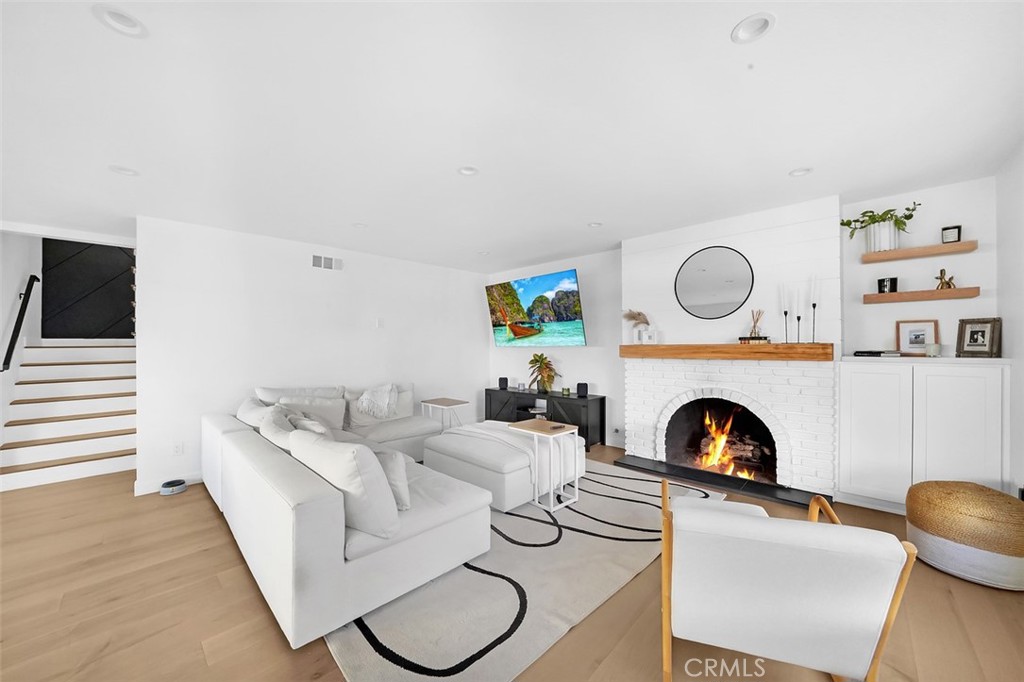 MLS #OC25140811 image #11