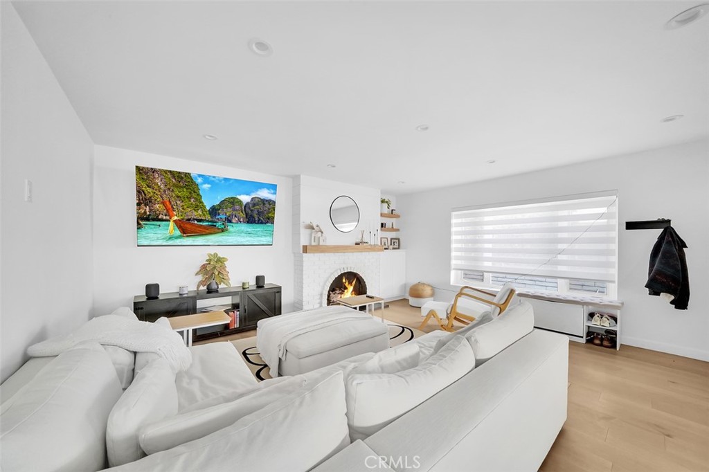 MLS #OC25140811 image #12