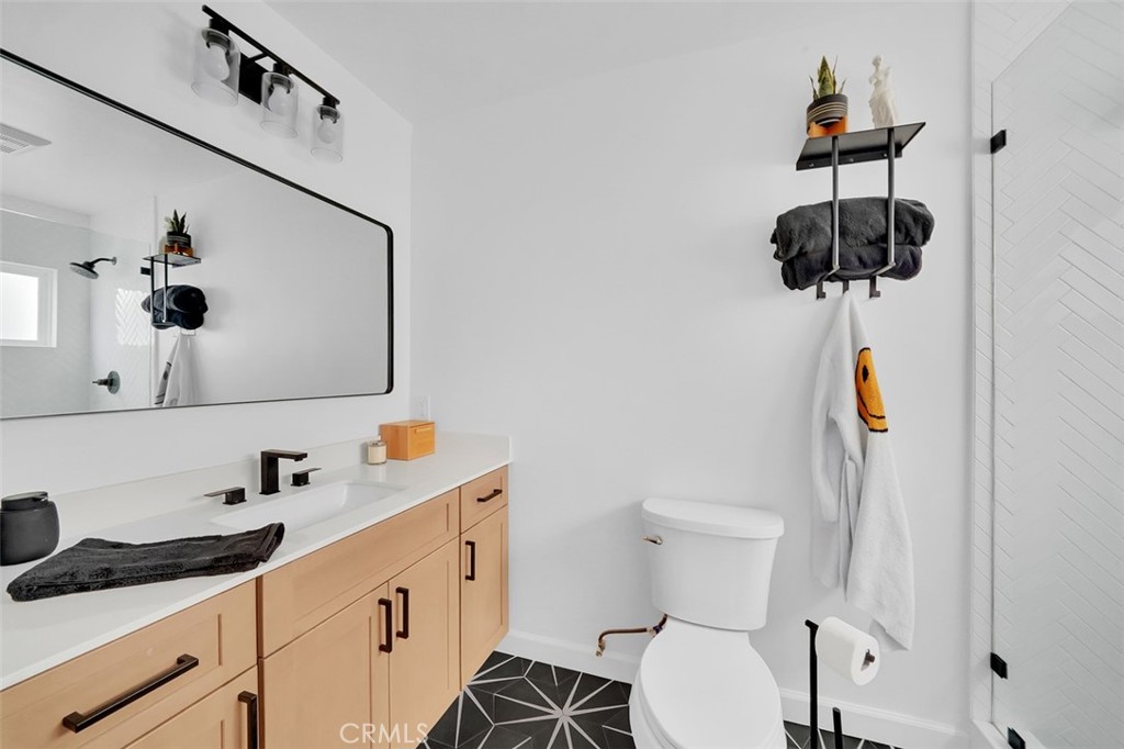 MLS #OC25140811 image #16