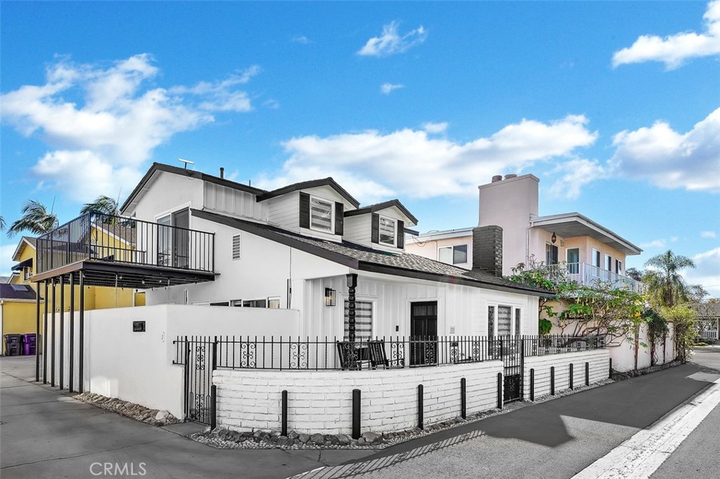 MLS #OC25140811 image #2