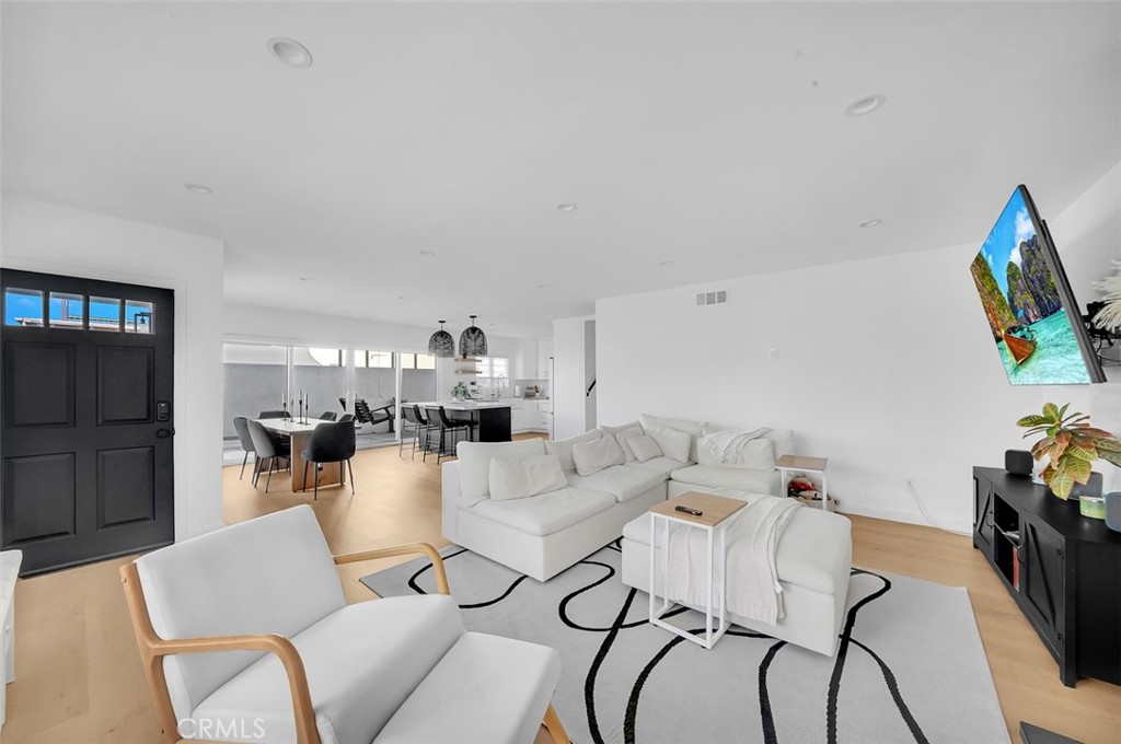 MLS #OC25140811 image #5