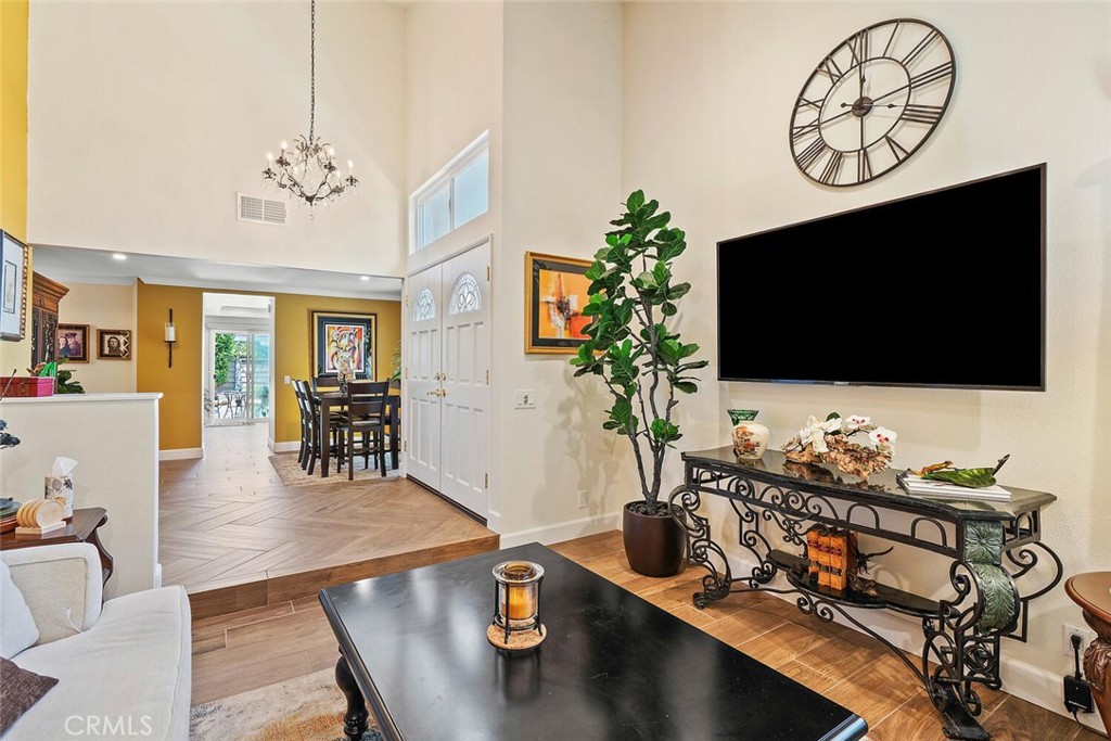 MLS #OC25140922 image #12